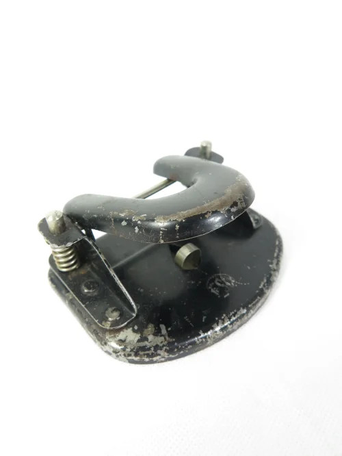 Bild 3 von 30 hole punch, ESO company